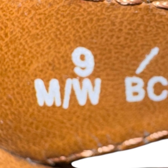 📌Born Concept B.Ø.C. Women’s Sandals Flip Flops Size 9 Metallic/Tan Slip-On - Picture 5 of 6